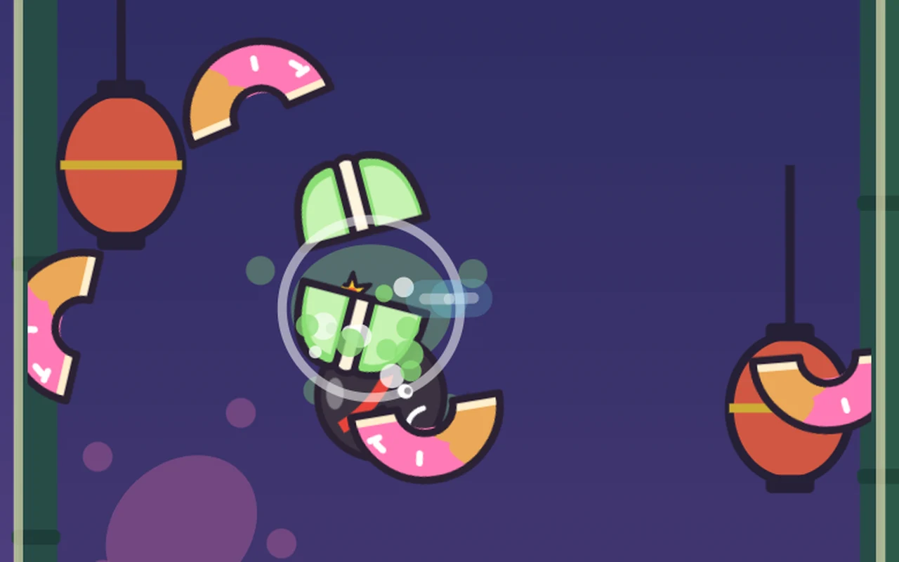 Skrin game Kucing Katana: tembikai, oren dan donut terbang melalui dojo pada waktu malam di atas Miko, anak kucing ninja putih berikat kepala biru.